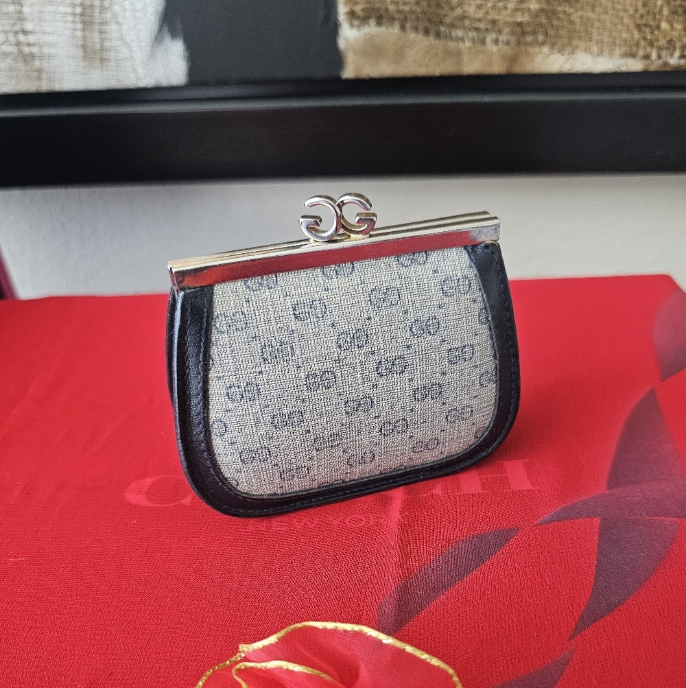 💯AUTHENTIC, VINTAGE GUCCI COIN PURSE